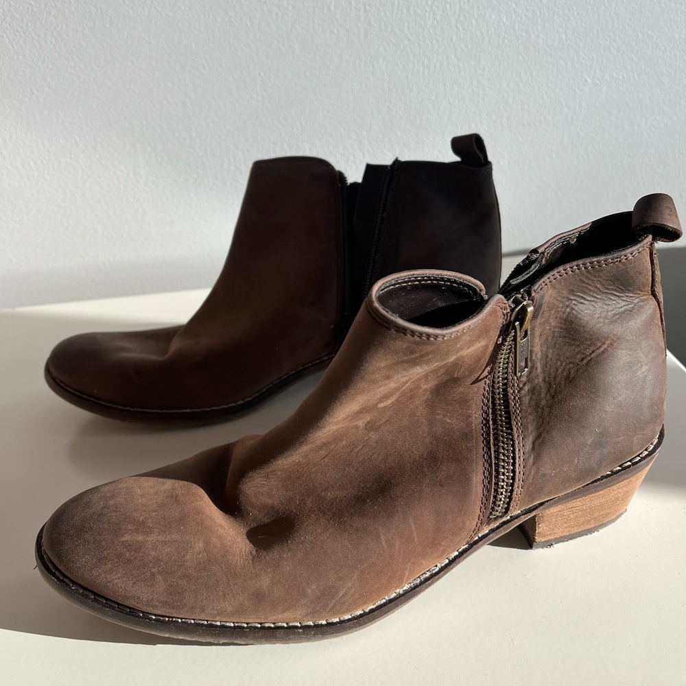 NWOT Madison Brown Leather zip-up Ankle Booties, Sz 10